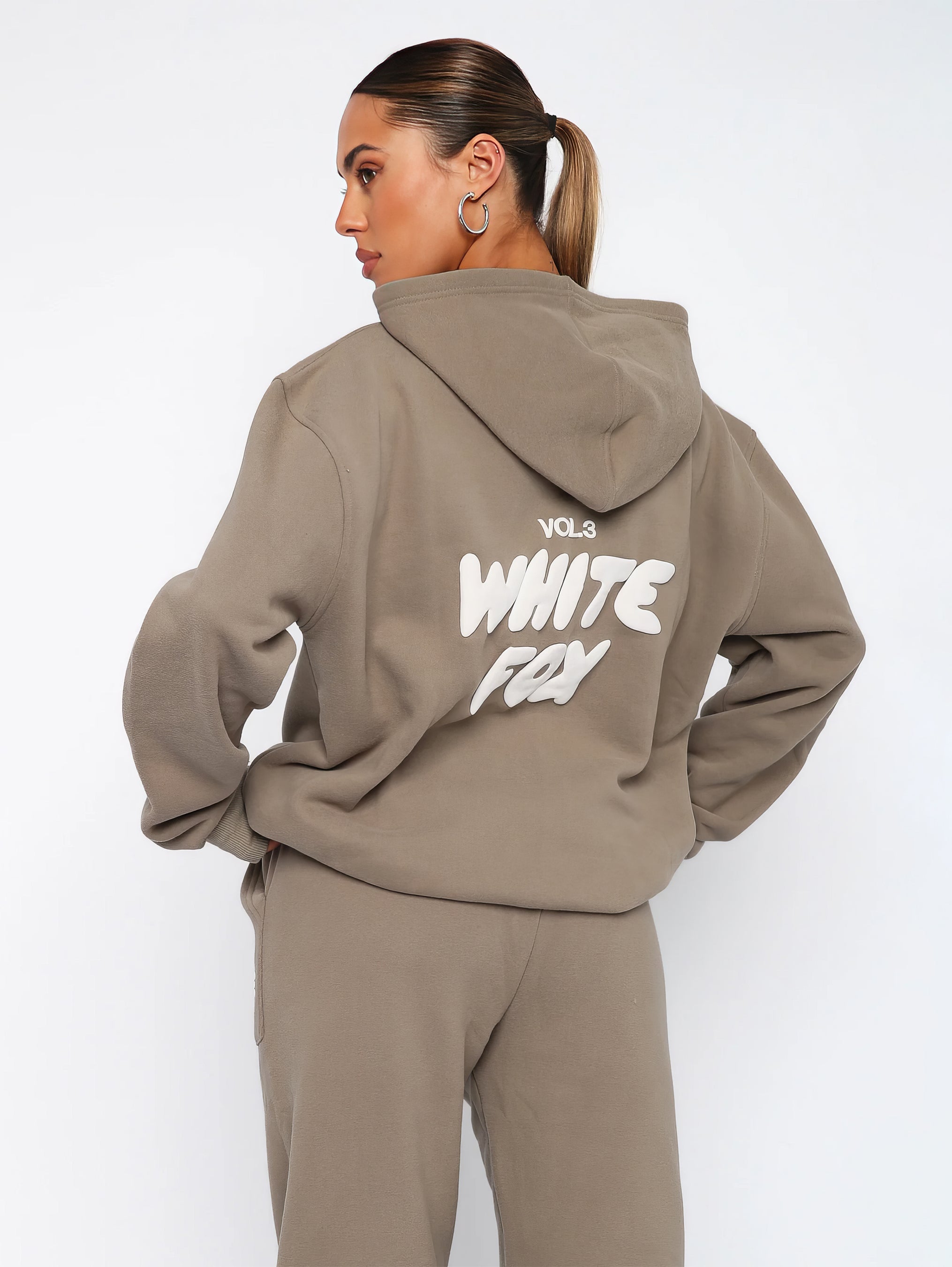 Luxe Lounge Set – White Fox Edition