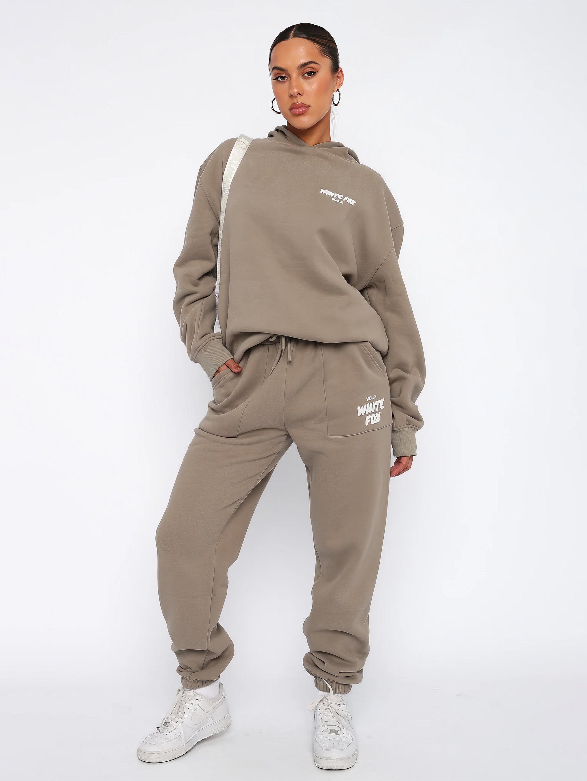 Luxe Lounge Set – White Fox Edition