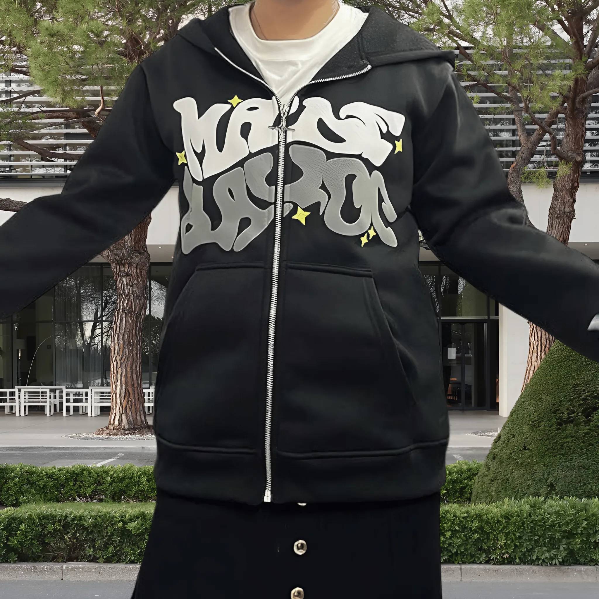 Unisex Hoodie met Graffiti-Print – Streetwear in Trendkleuren