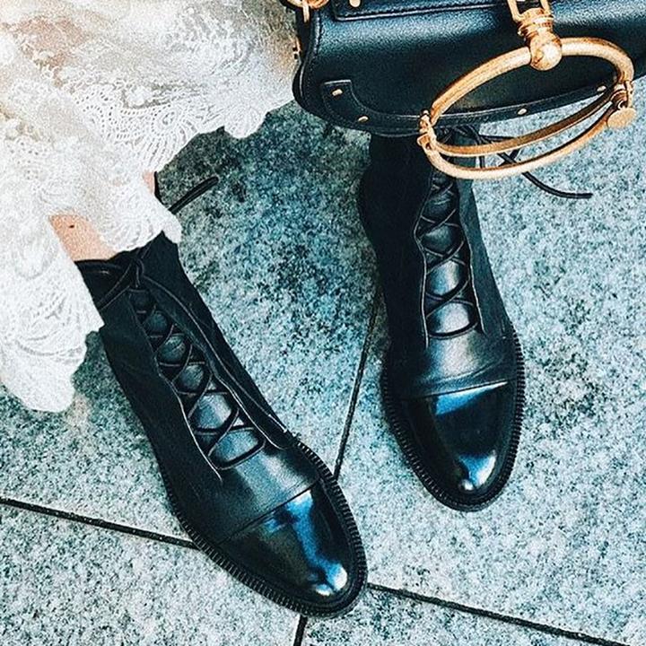 Livia | Klassieke Leren Veterlaarzen met Tijdloos Design