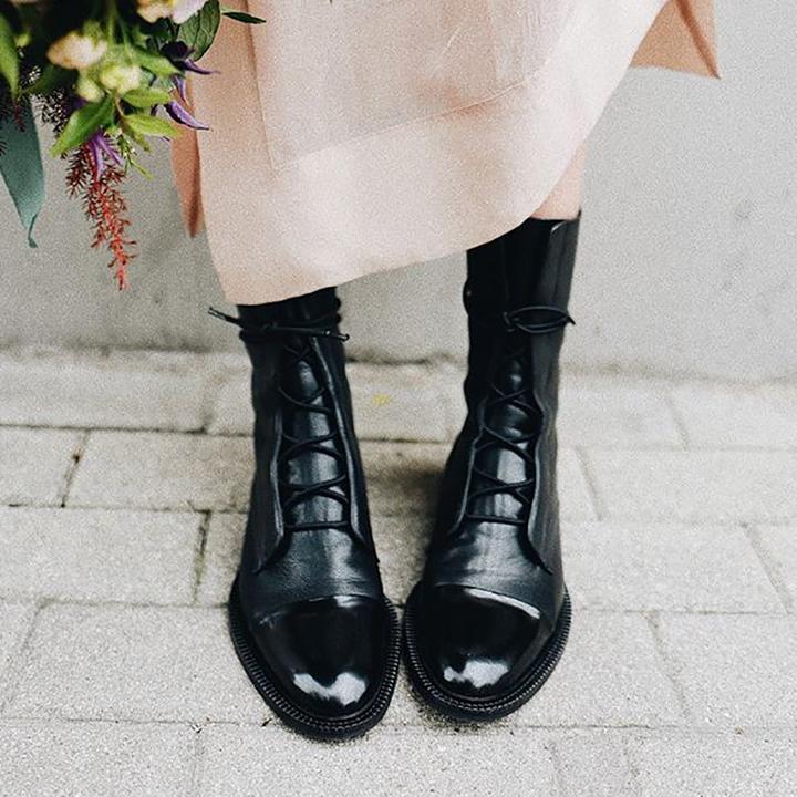 Livia | Klassieke Leren Veterlaarzen met Tijdloos Design