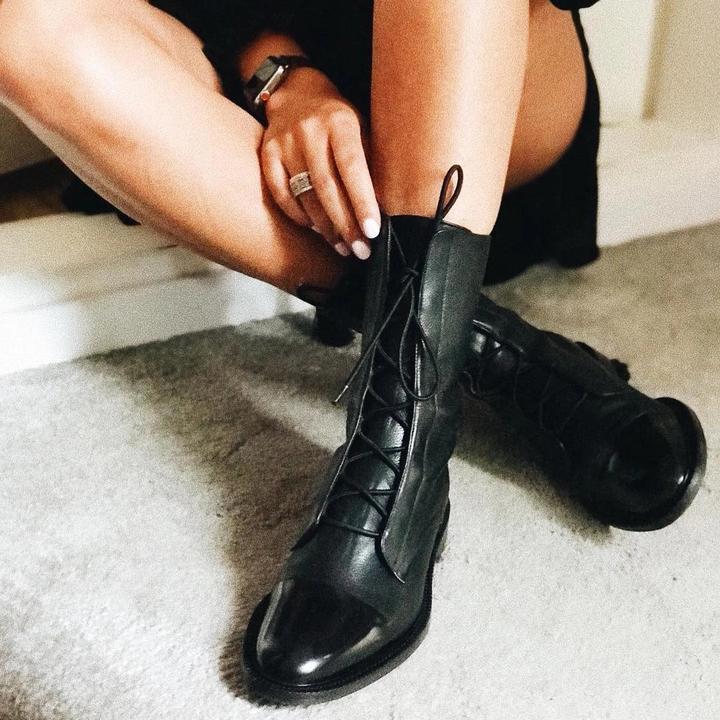 Livia | Klassieke Leren Veterlaarzen met Tijdloos Design