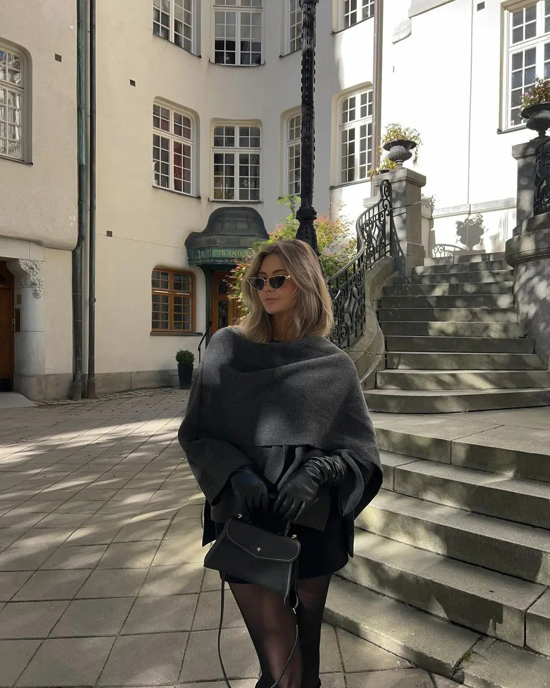 Emma Oversized Wolblend Wrap-Jas – Donkergrijze Jas voor een Moderne, Gelaagde Look